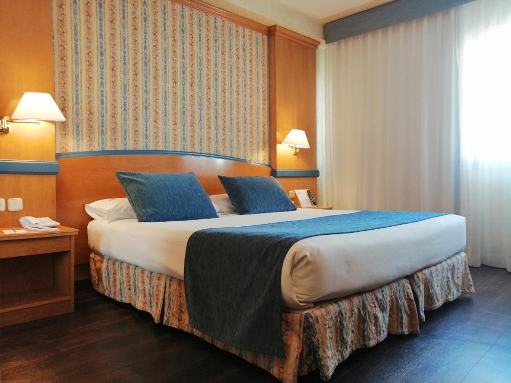 Double or Twin Room interior